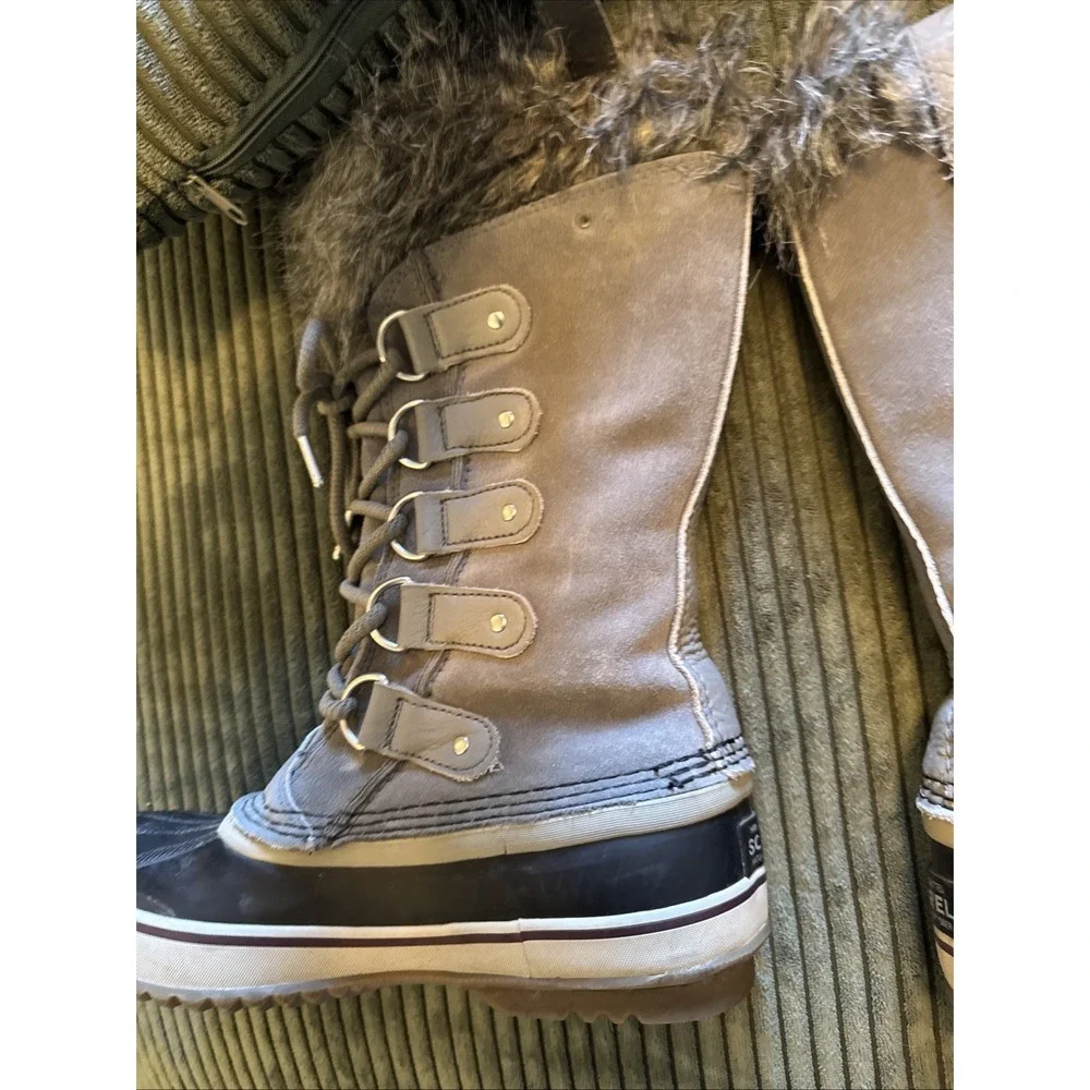 Sorel Joan Of Arctic Waterproof Faux Fur Boots Grey/Black NL2429-383 Sz 7 READ